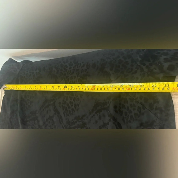 Hilton Hollis Leopard Animal Print Dressy Top Office Career Quiet Luxury XL - Picture 7 of 9